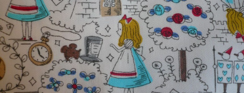 En nouveauté : Alice au Pays des Merveilles , tissu Kokka tissu Alice au Pays des merveilles La Rabichette