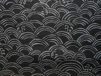 Tissu Japonais motif seigaiha peint noir- dernier coupon 1m