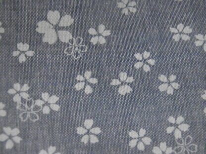 Tissu japonais fleurs de cerisier blanches fond bleu  - 20 cm